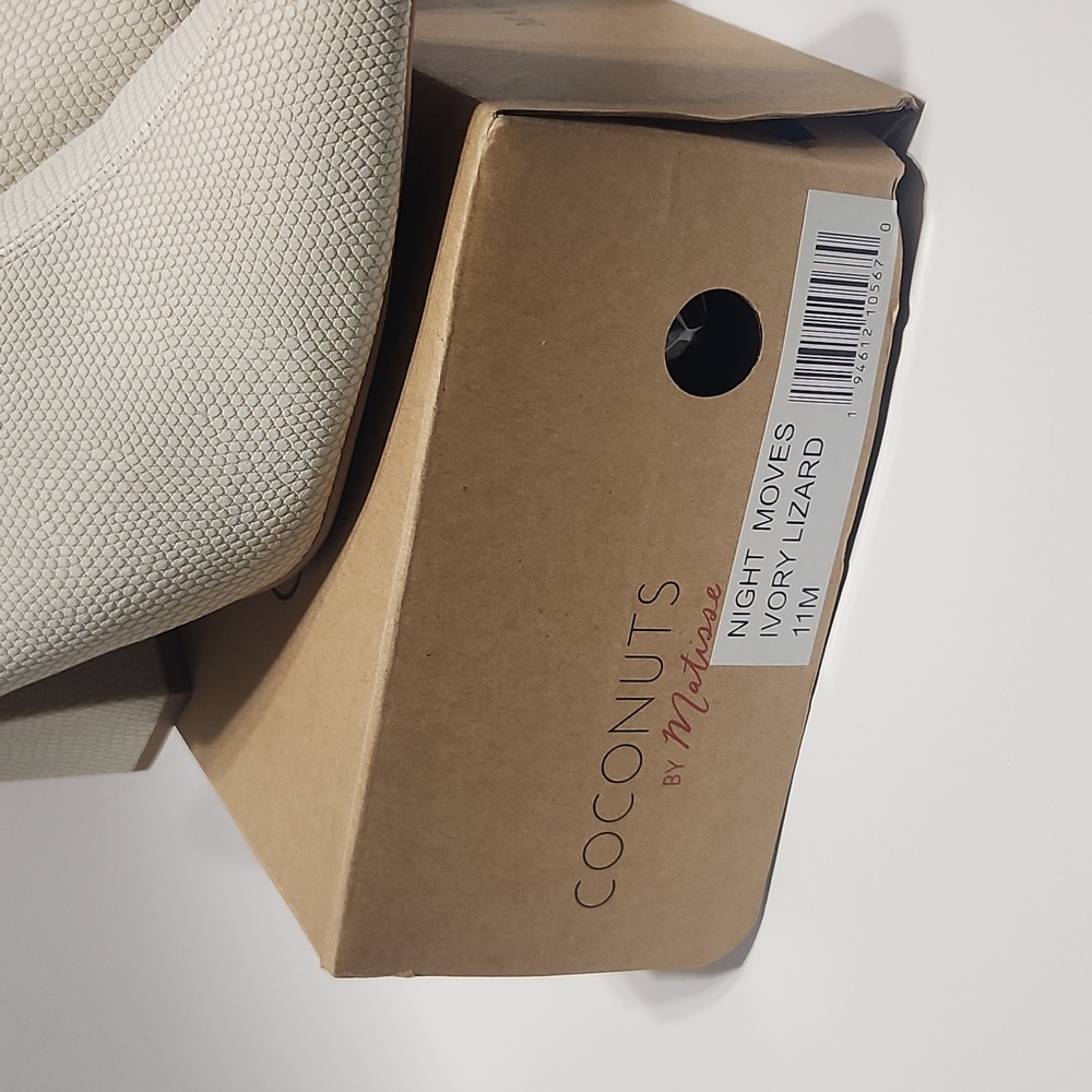 Coconuts by Matisse Women's Cream Textured Mules - Picture 7 of 8